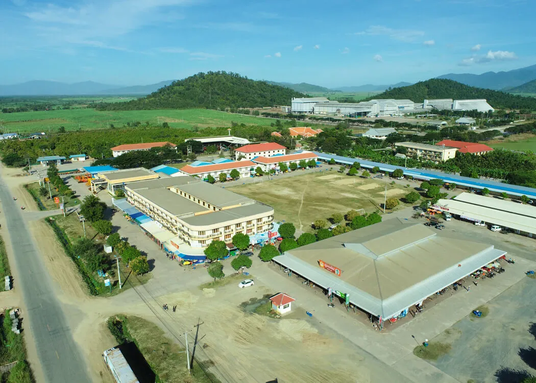 Business partnership handshake for sugar trade